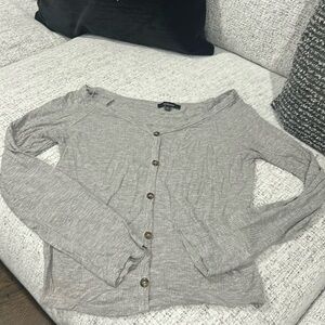 Gray long sleeve shirt